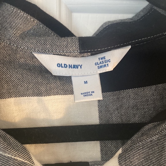 Woman’s Old Navy black and white plaid flannel. Size medium. - Picture 3 of 3